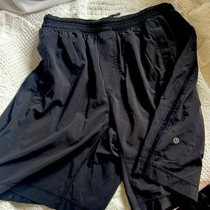 Men Lululemon shorts size L